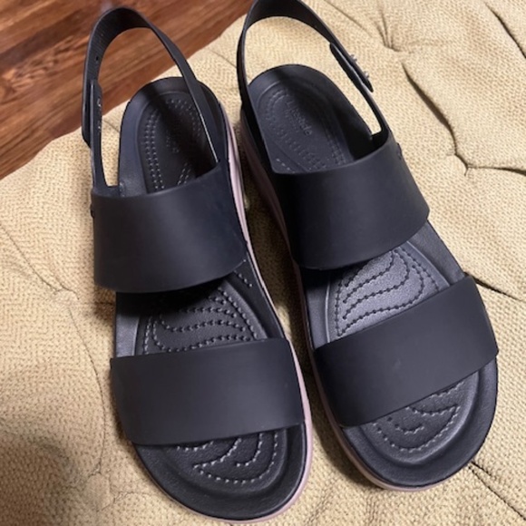 Crocs Brooklyn Low Wedge Sandal - Picture 8 of 12